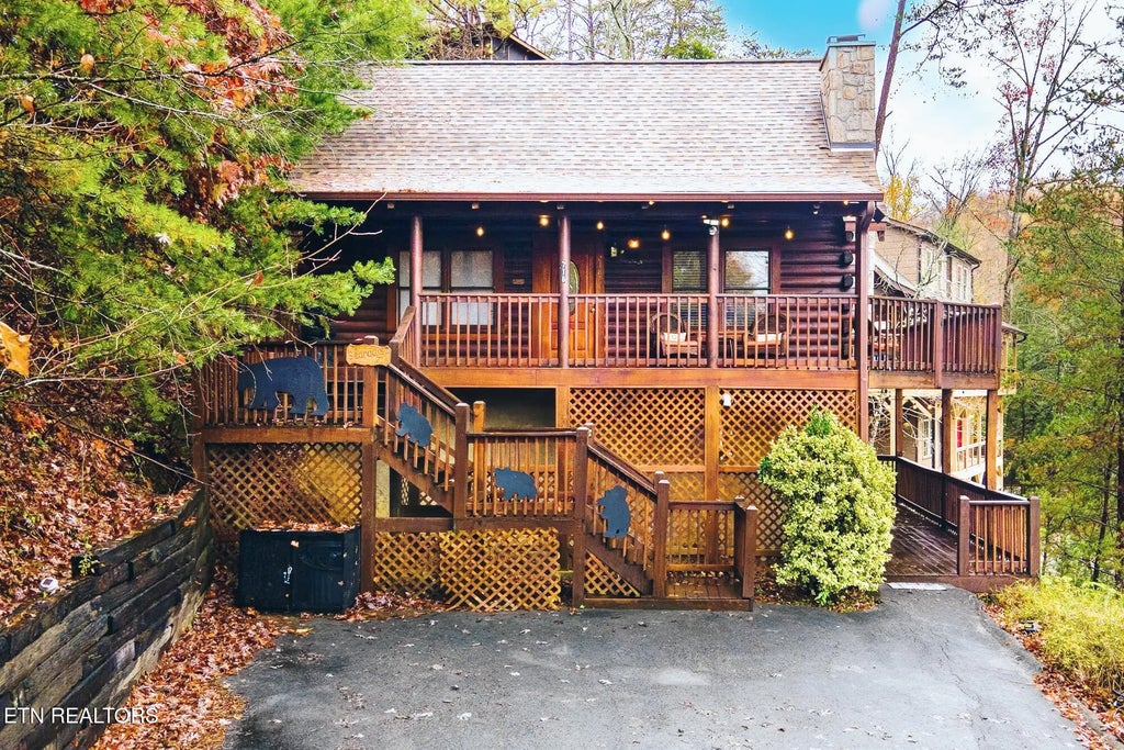 716 Golden Eagle Way, Pigeon Forge