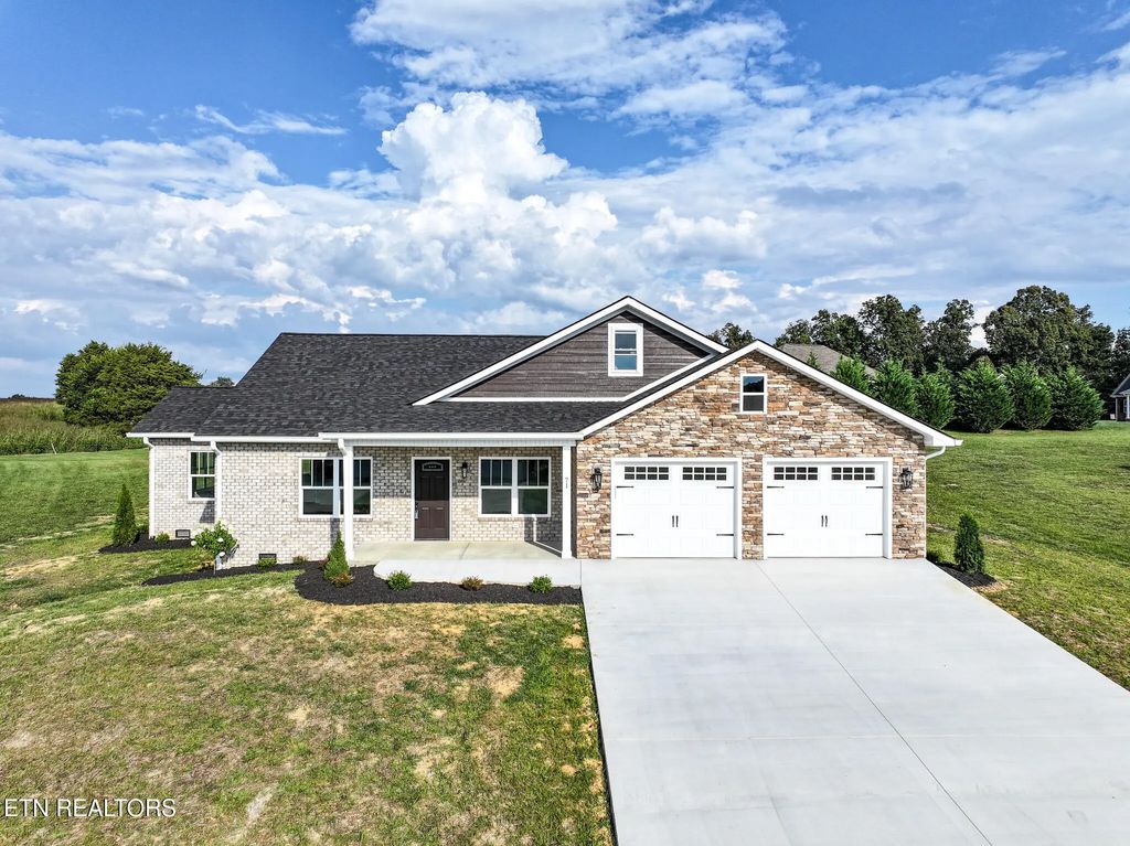 71 Clear Mountain Tr, Greeneville