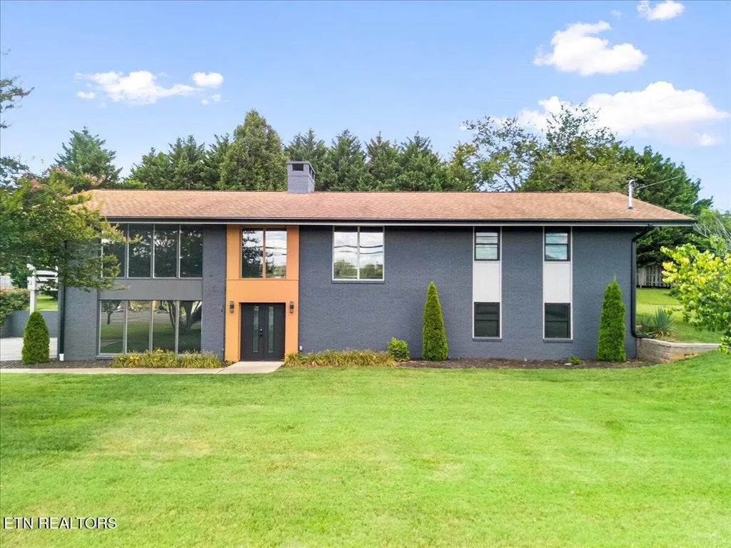 813 N Cedar Bluff Rd, Knoxville