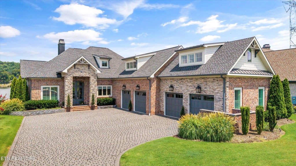 3738 Edgewater Way, Louisville