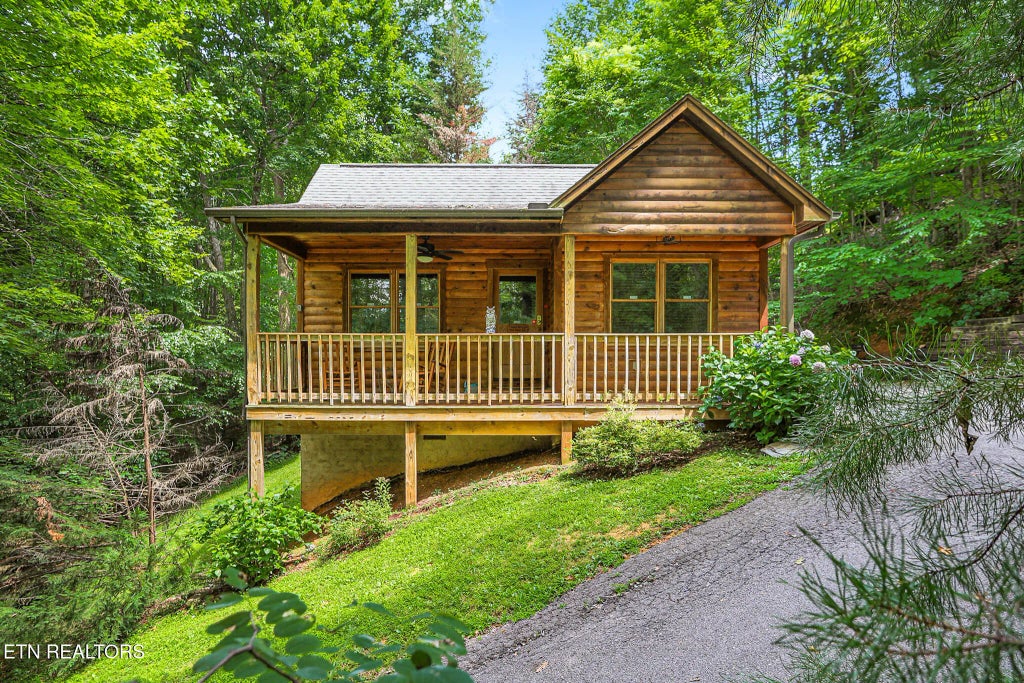 1127 Oak Court, Gatlinburg