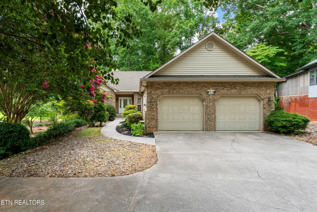 123 Inata Circle, Loudon