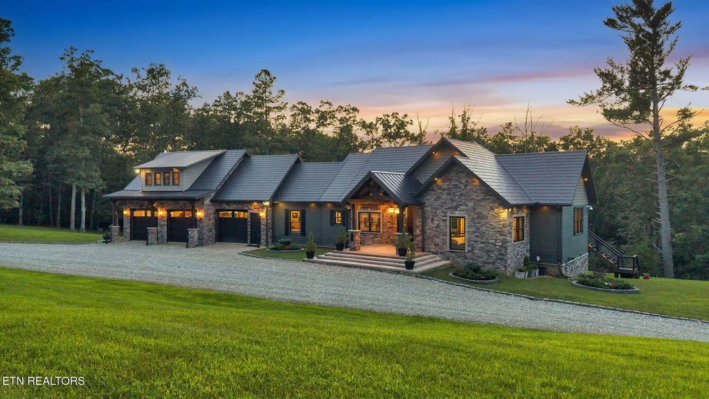 347 Charit Tr, Jamestown