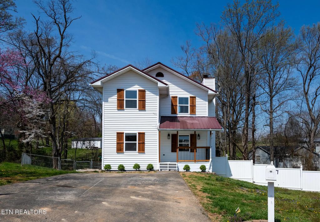 426 Willow Tree Lane, Morristown