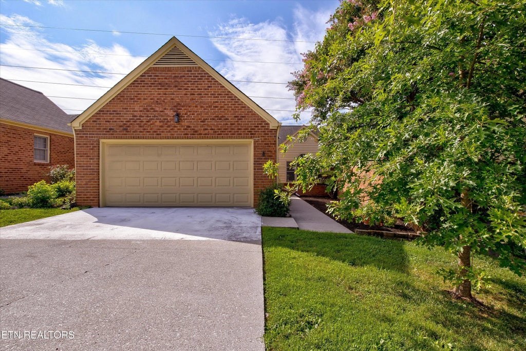 8430 Woodbend Tr, Knoxville