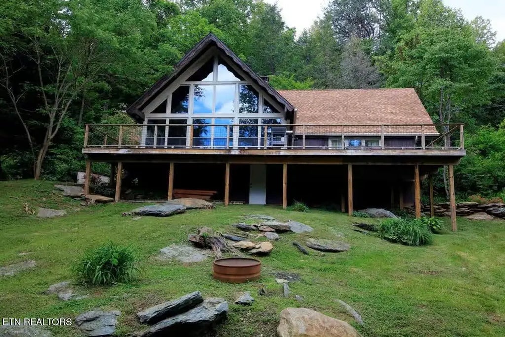 823 E Foothills Drive, Gatlinburg