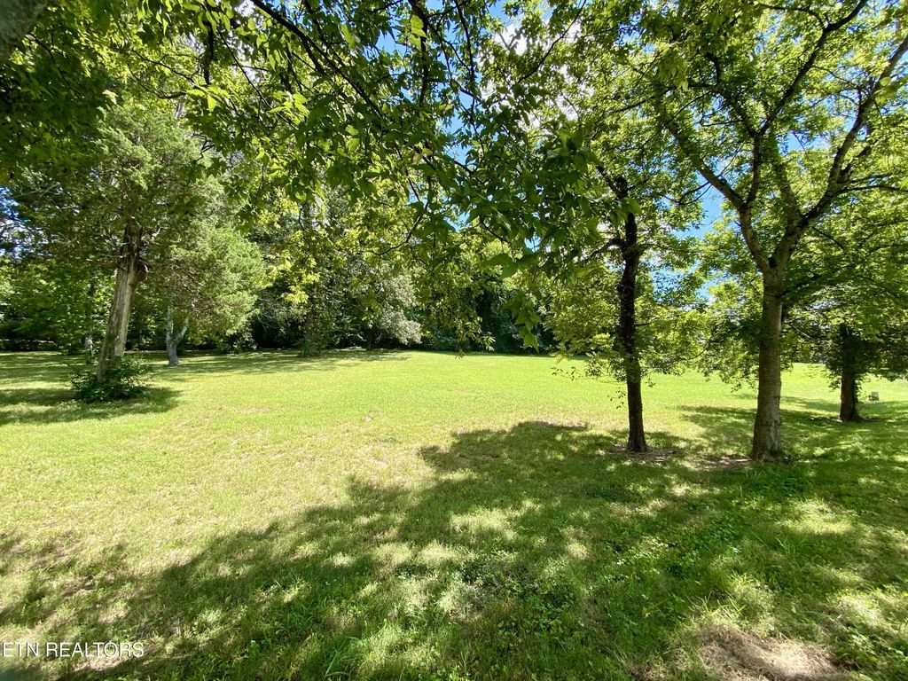 1407 Montvale Rd, Maryville