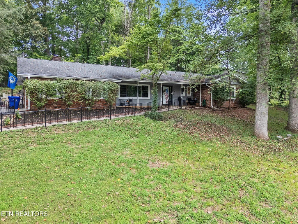 1046 W Outer Drive, Oak Ridge