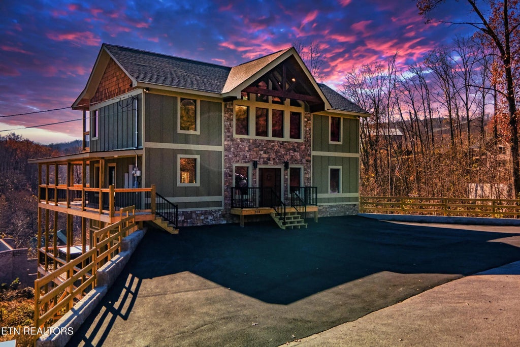 918 Elm Rd, Gatlinburg