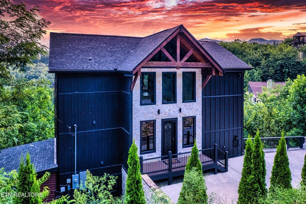 887 Sourwood Drive, Gatlinburg