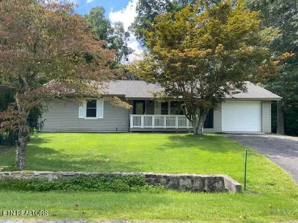 484 Meadows Rd, Sparta