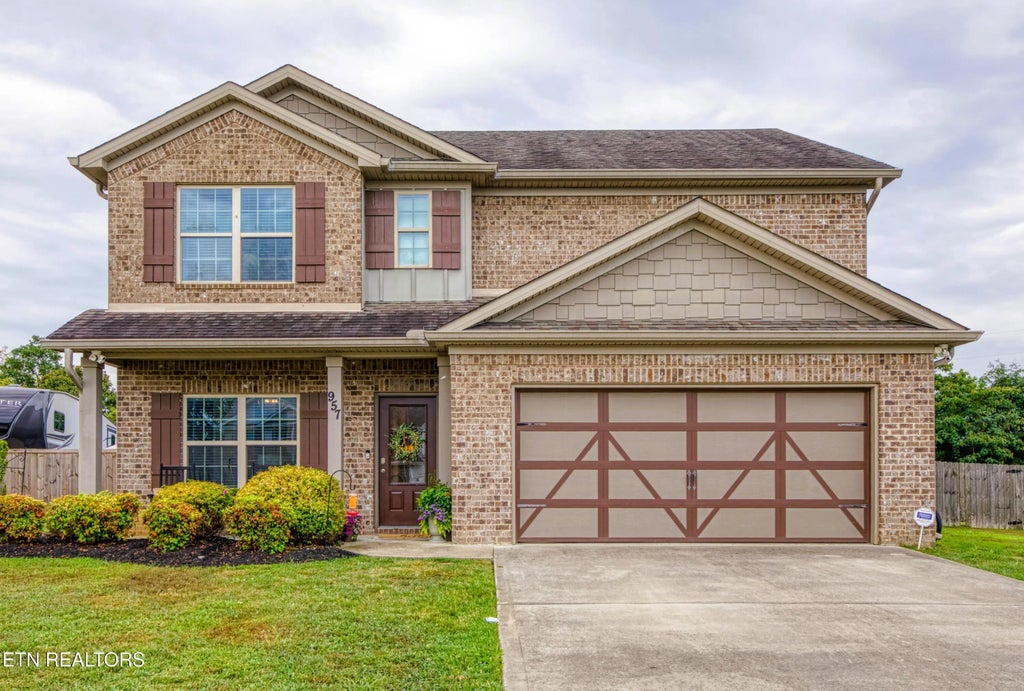 `957 W Glenview Drive, Lenoir City