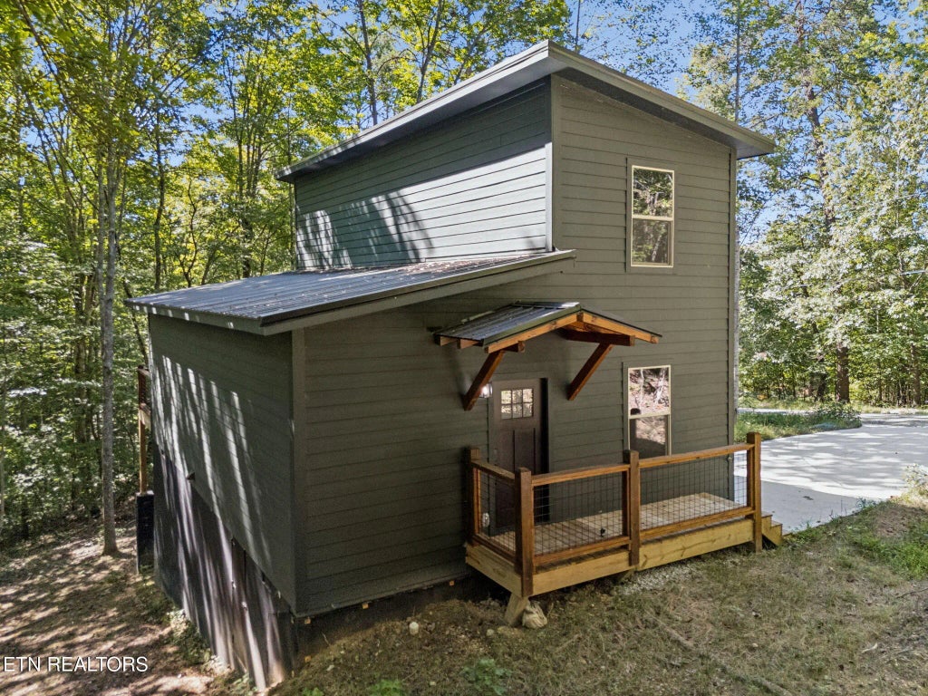 717 Country Oaks Lane, LaFollette