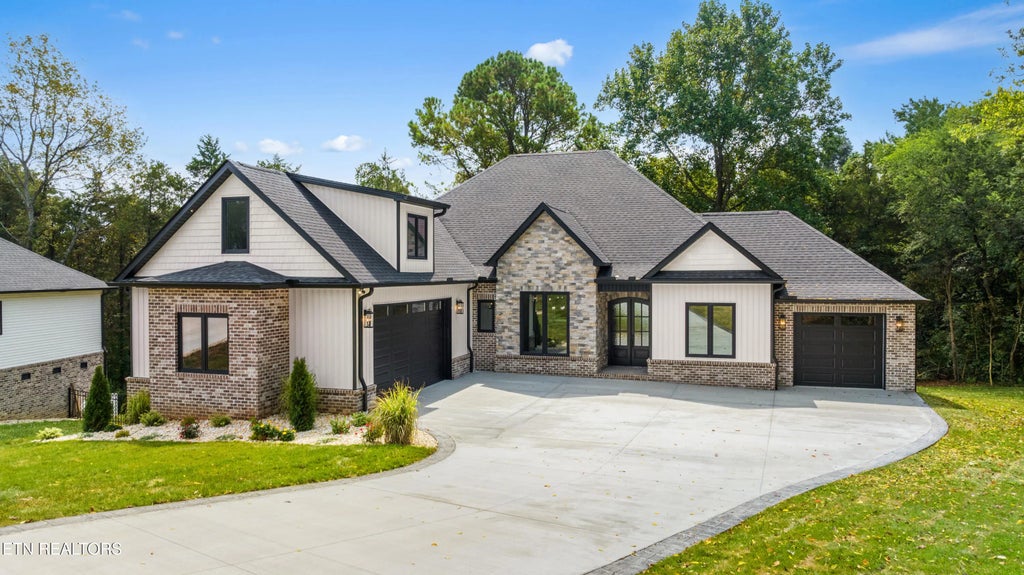 222 Yona Way, Loudon