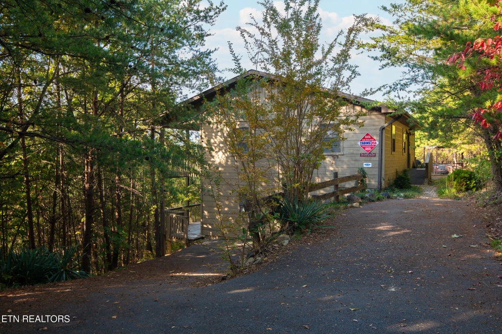 1433 Twin Rock Drive, Sevierville