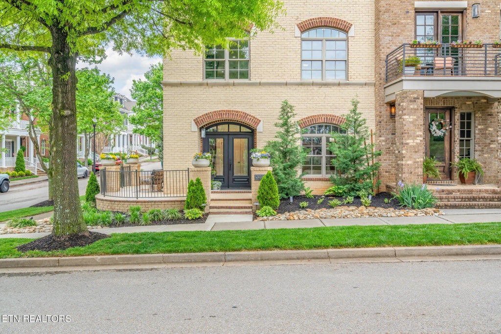 9447 Clingmans Dome Drive, Knoxville