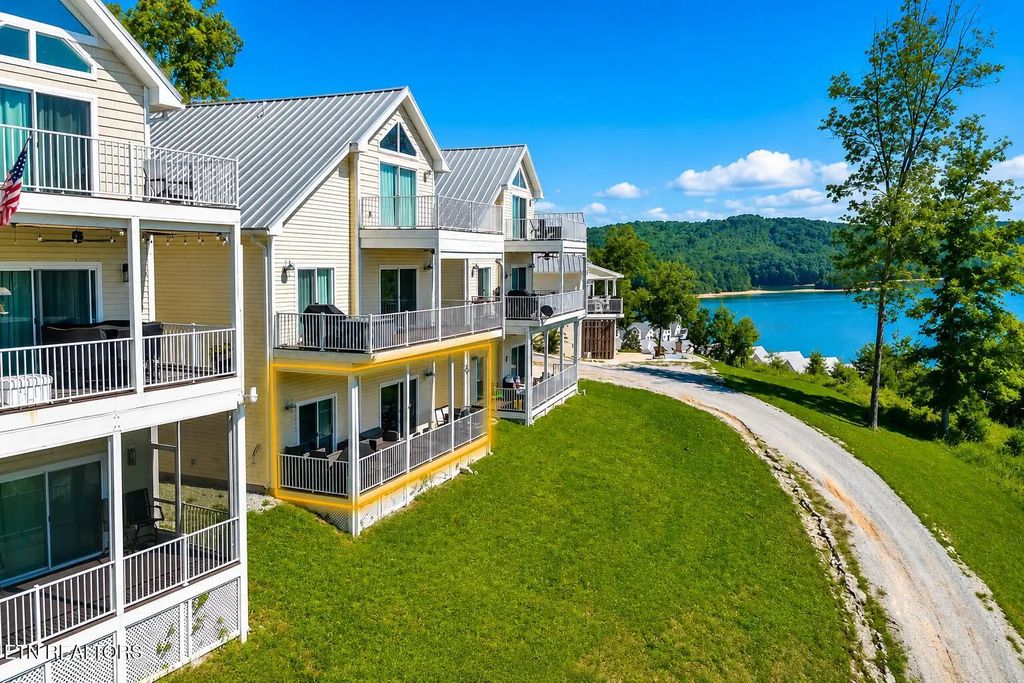 195 N Deer Village Lane B, LaFollette