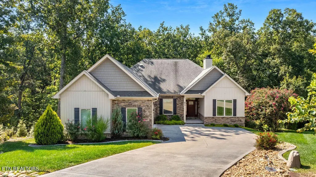 111 Osage Court, Loudon