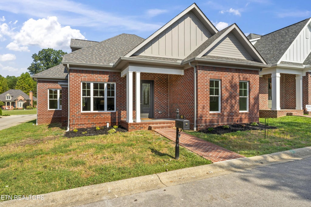 85 Royal Troon Circle, Oak Ridge