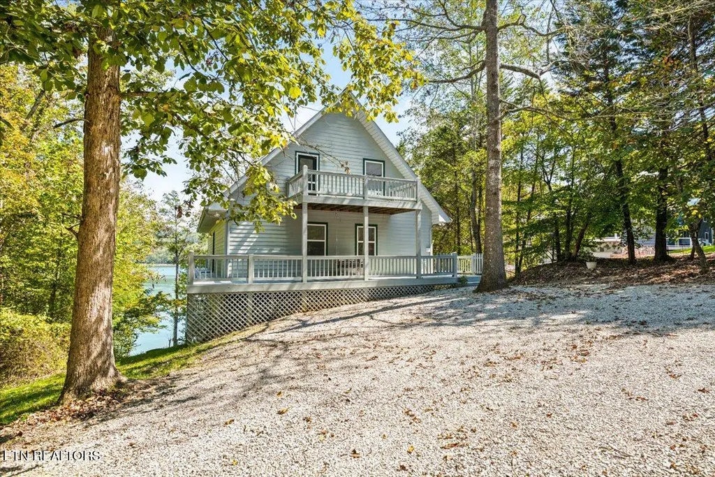 939 E Norris Point Rd, LaFollette