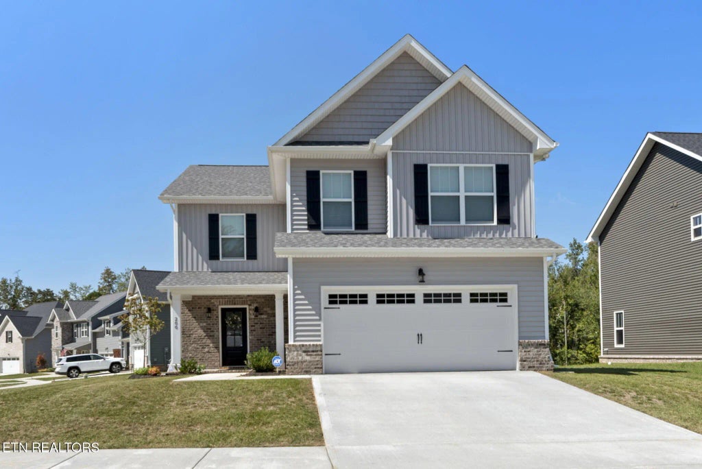 200 Queenberry St, Oak Ridge