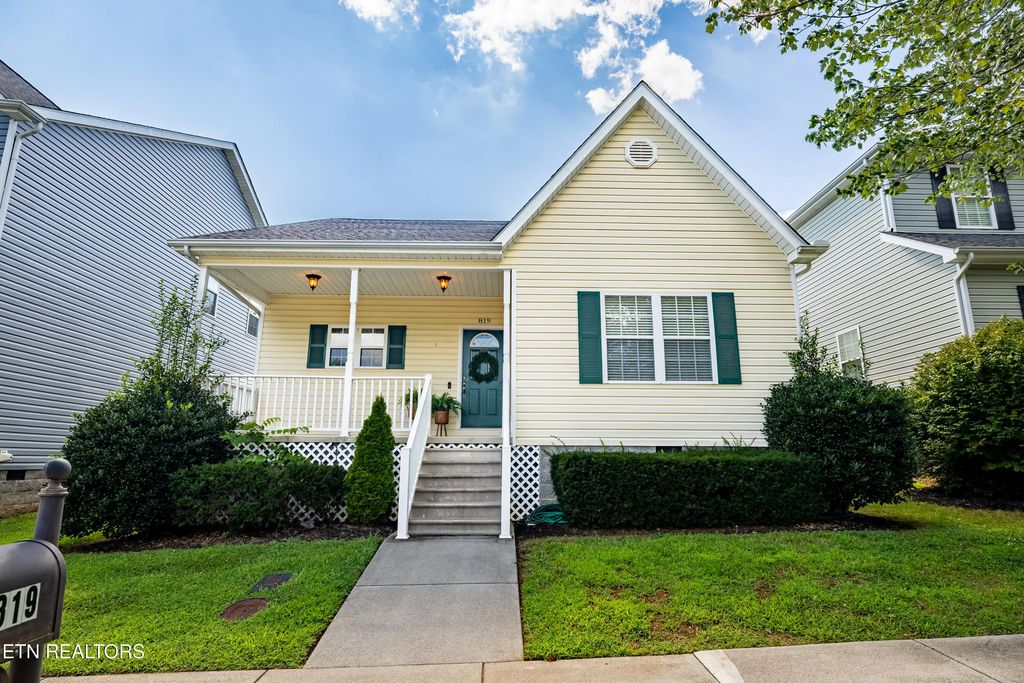 819 Stratford Ave, Sweetwater