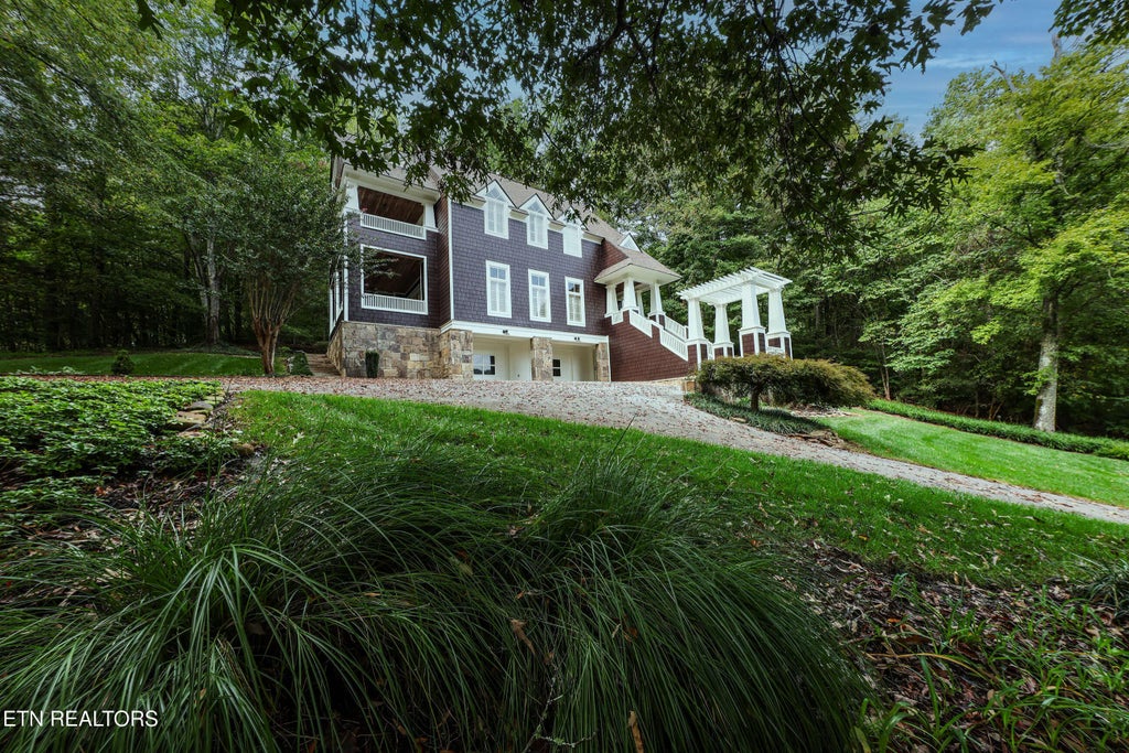 101 Park Meade Drive, Oak Ridge