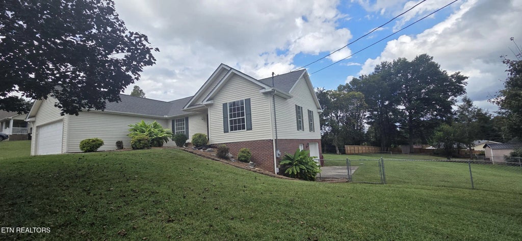 220 Roundup Lane, Lenoir City