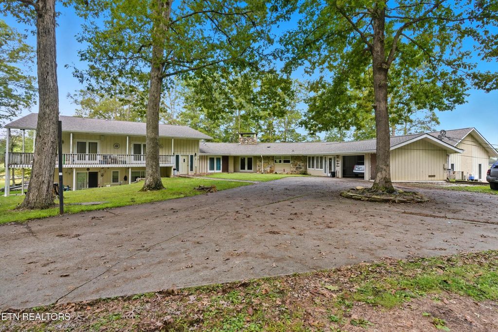 605 S Lake Drive, Oneida