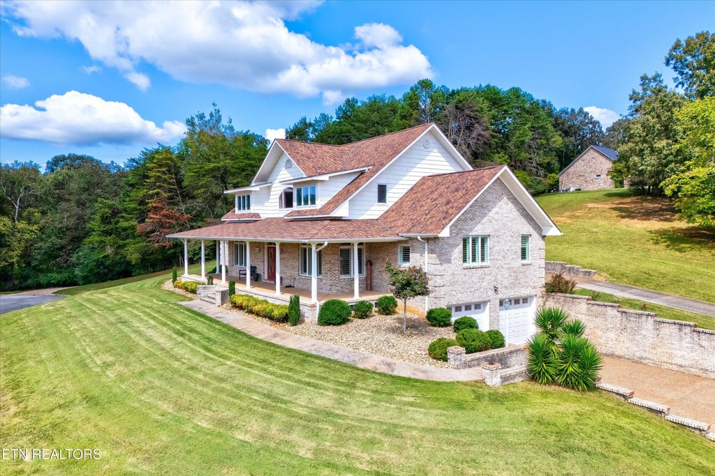 225 Rivers Edge Drive, Loudon