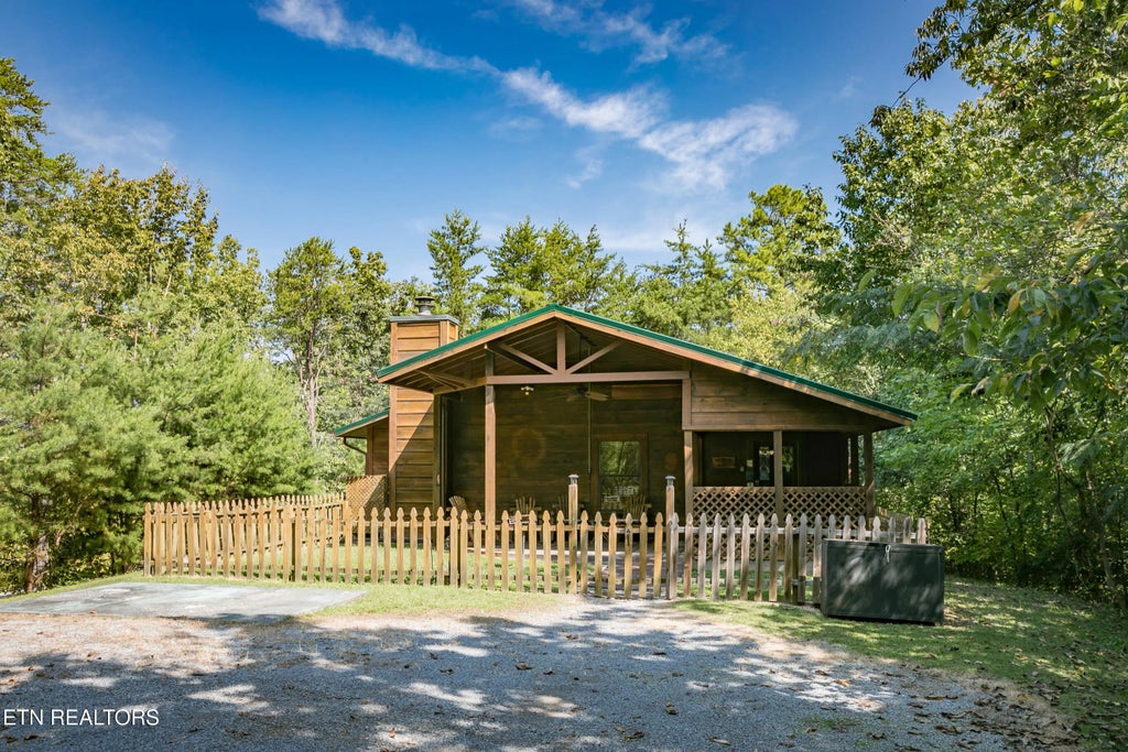 853 Lloyd Huskey Rd, Pigeon Forge