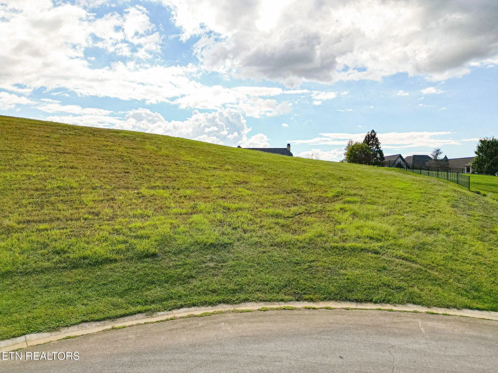 625 Cypress Pointe Drive, Lenoir City