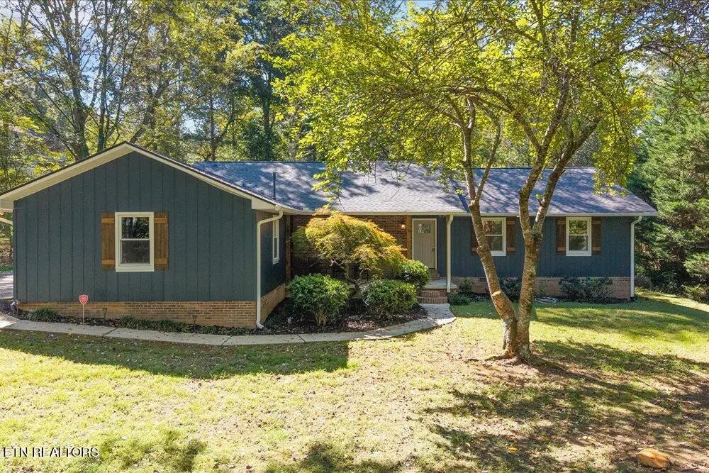 126 Clifton Circle, Oak Ridge