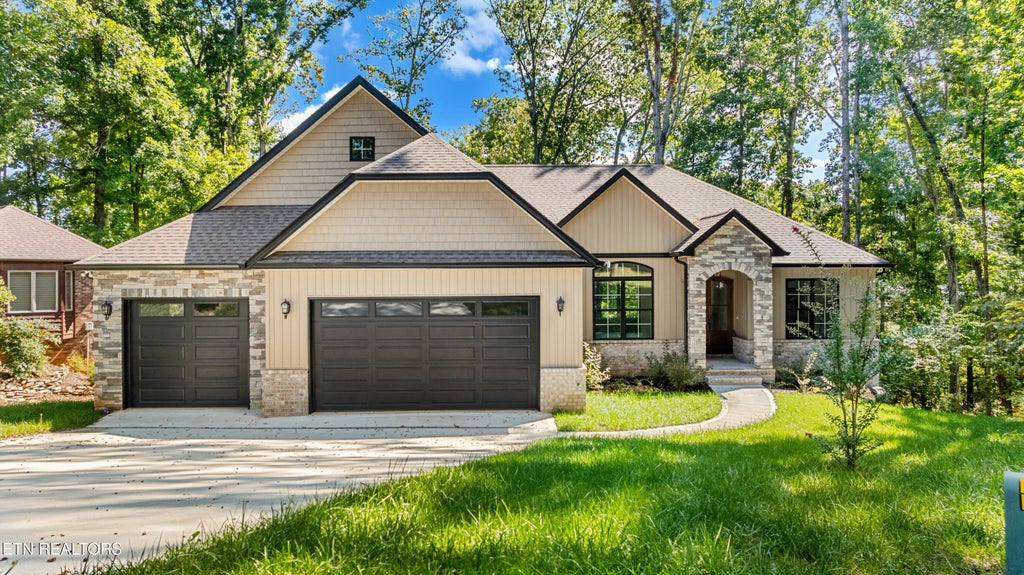 207 Inata Tr, Loudon