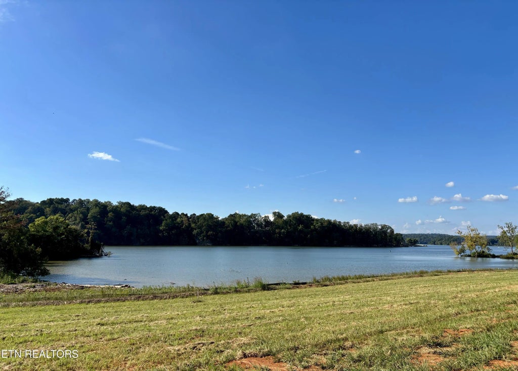 420 Arcadia Peninsula Way, Knoxville