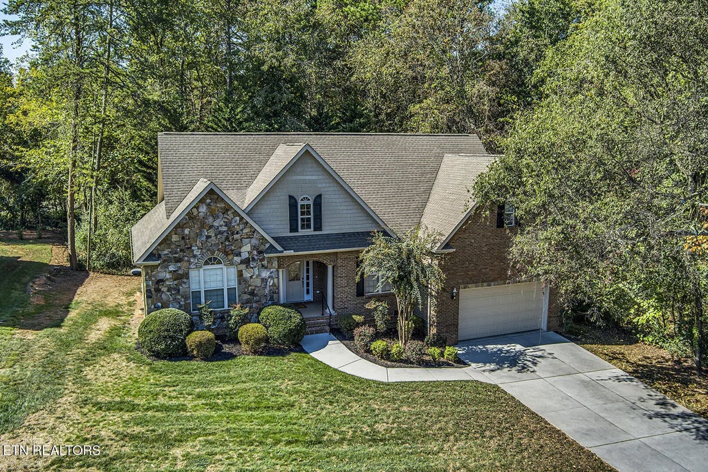 202 Coyatee Court, Loudon