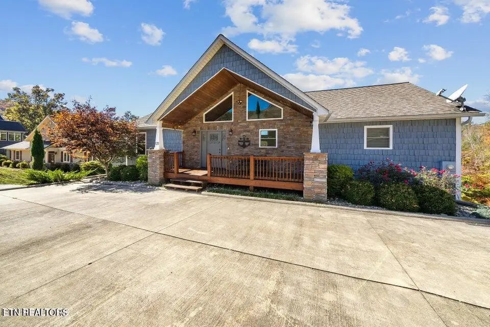 121 Hidden Lane, LaFollette