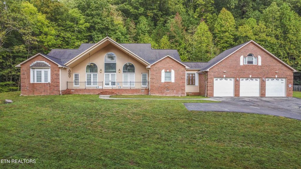 799 Twin Hills Lane, Jacksboro