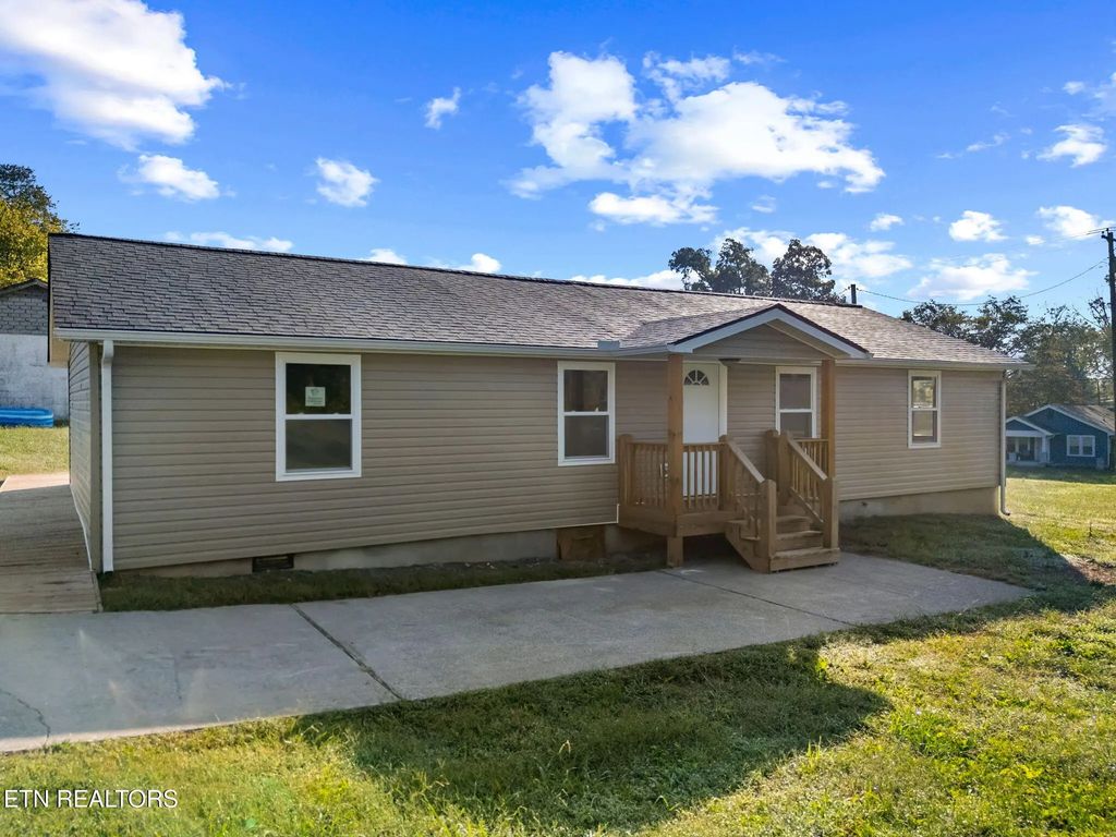303 Hillcrest St, Clinton