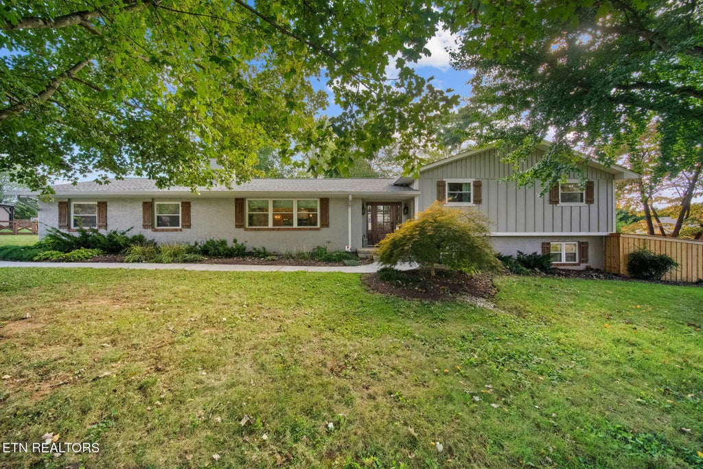 8220 Bennington Drive, Knoxville