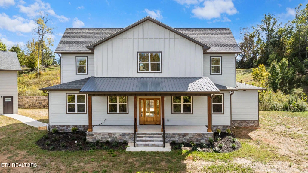 706 Paso Tr, Seymour