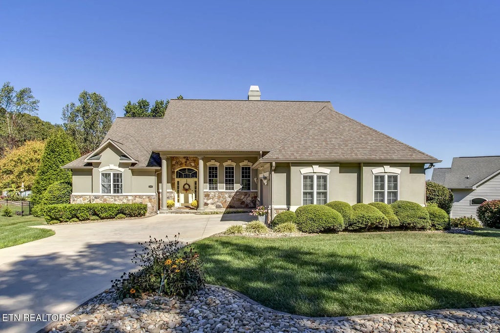 409 Skiatook Lane, Loudon