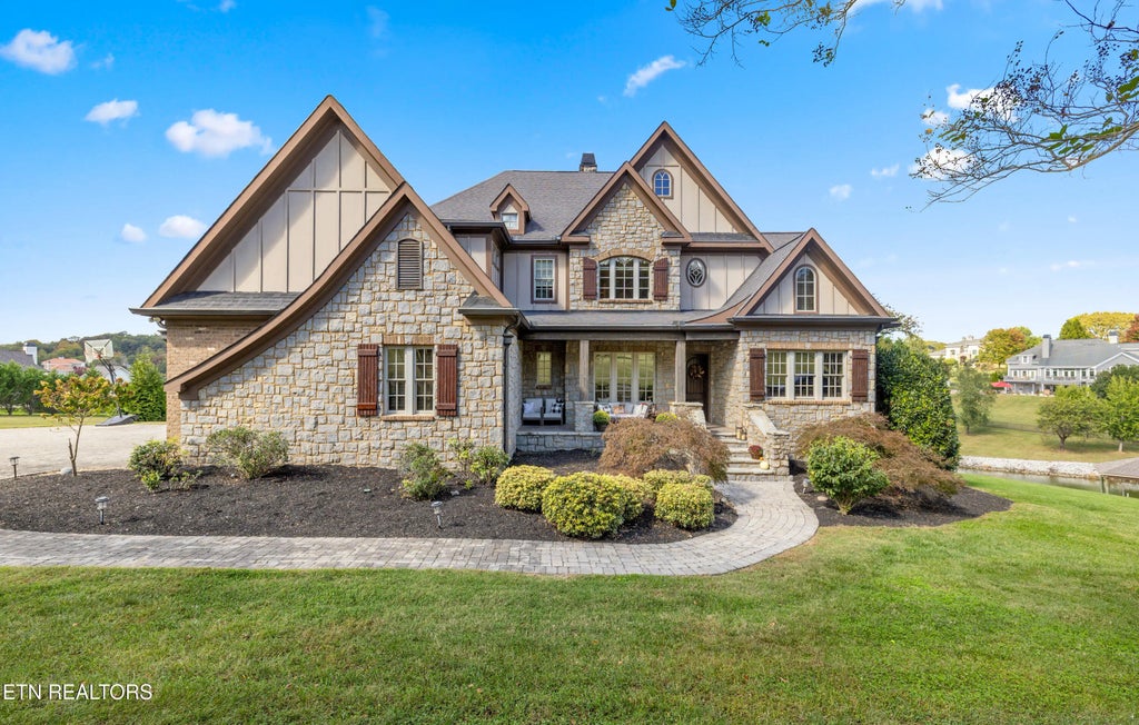 3642 Jackson Pointe Drive, Louisville