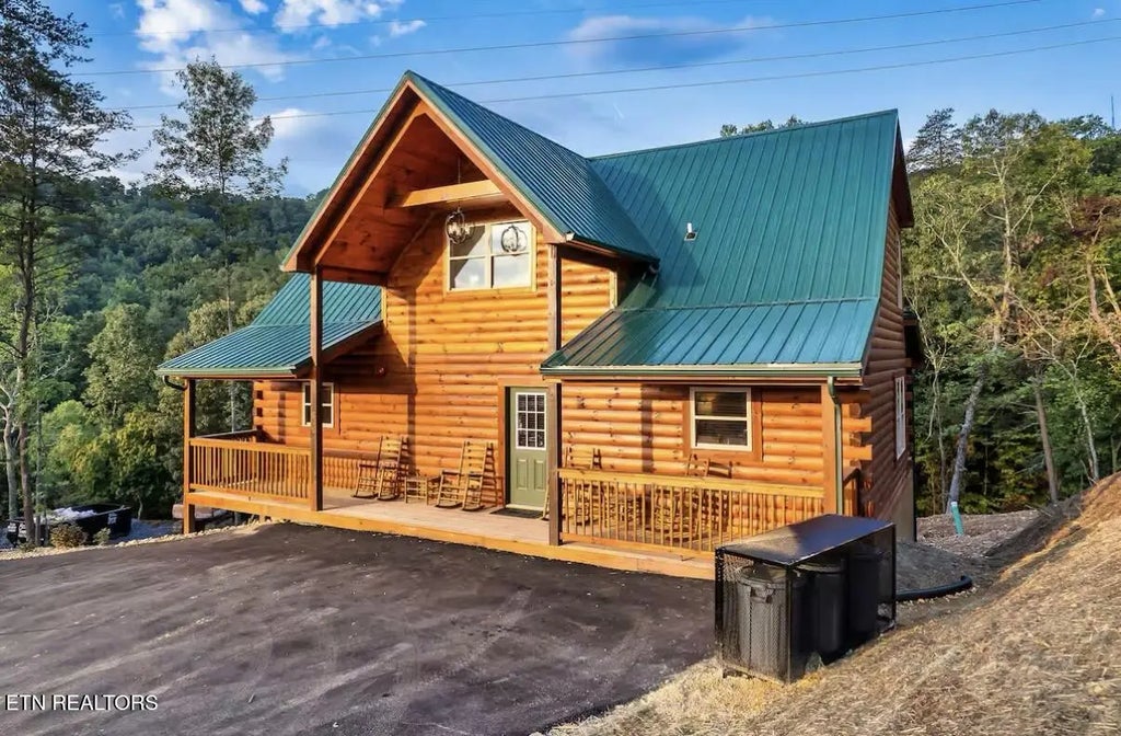 848 String Run Way, Pigeon Forge