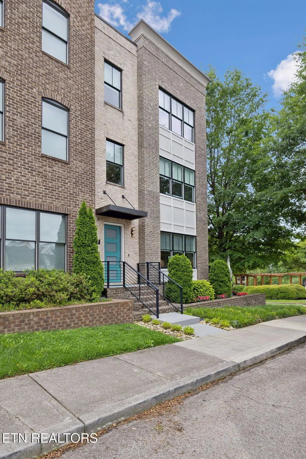 9432 Clingmans Dome Drive, Knoxville