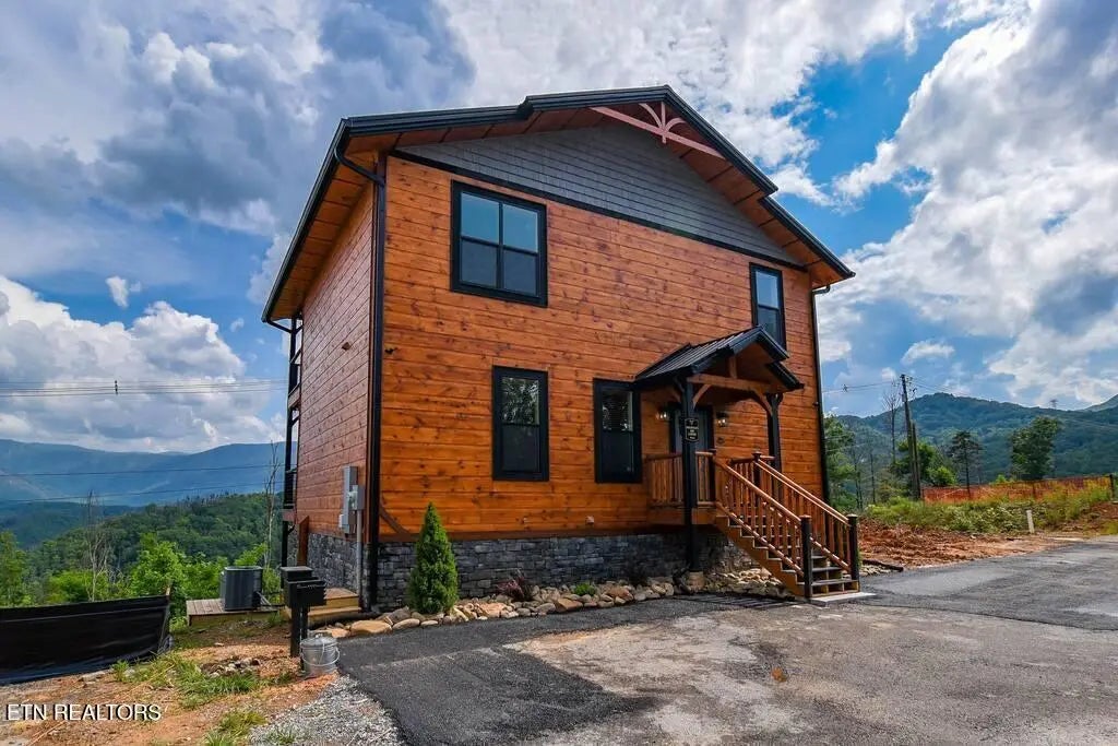 962 Cottage Gardens Way, Gatlinburg