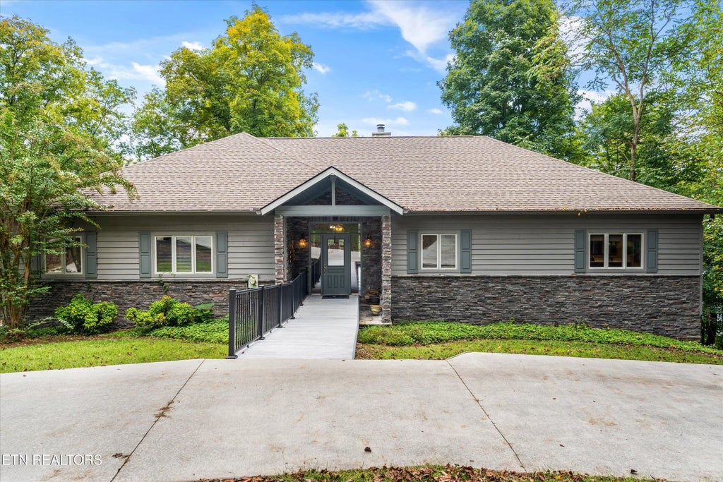 489 Fox Lake Lane, LaFollette