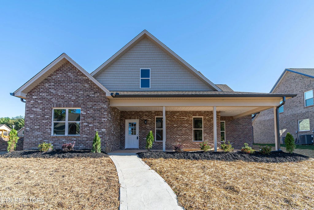 172 Crossroads Blvd, Oak Ridge