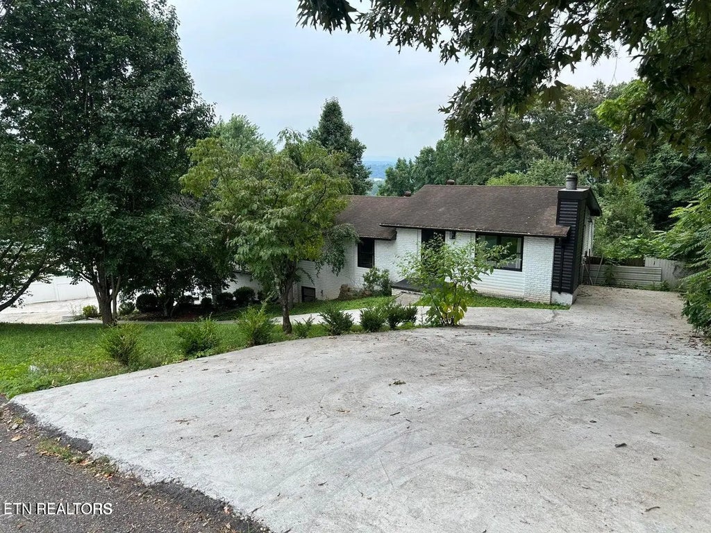 5242 Oakhill Drive, Knoxville