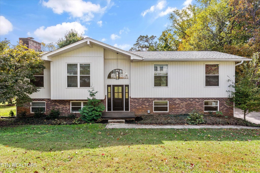 1416 Live Oak Circle, Knoxville